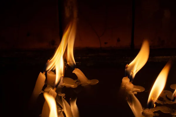 Brandende Kaars Die Licht Maakt Het Zicht — Stockfoto