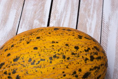 Markette güzel olgun kavunlar