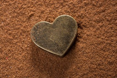Aşk ve romantizm konsepti olarak kalp şekli simgesi
