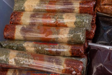 Geleneksel Türk Baharat Pazarı 'nda doğulu renkli baharatlar