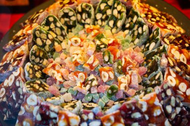 Geleneksel Türk Lokum şekeri ile kaplanmış yumuşak şekerler