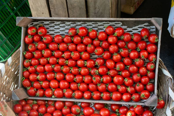 Verse Tomaten Kratten Supermarkt Voor Voedsel Achtergronden Concept — Stockfoto