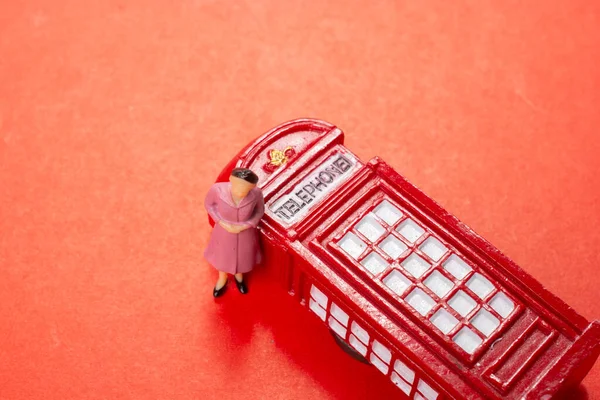 Modelo Clásico Cabina Telefónica Estilo Británico Rojo Figura Mujer Rojo — Foto de Stock
