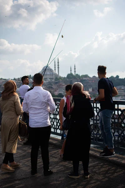 Menneskefiskeri Galata Bridge Foretrukne Destination Golden Horn - Stock-foto