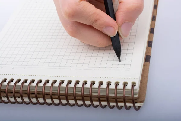 Mano Humana Usando Pluma Para Escribir Una Nota Corta Cuaderno — Foto de Stock