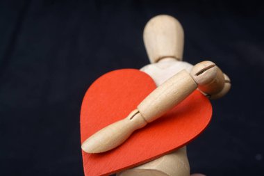 Aşk ikonu ve romantizm konsepti olarak kalp şekli simgesi