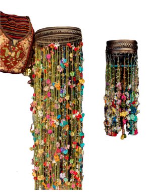 Süslü çiçekli desen beyaz arkaplanda izole edilmiş nakış..