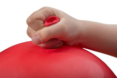 Doğum günü ve parti için beyaz zemin üzerinde el ele tutuşan balon izole.