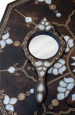 Osmanlı sanatı İnci kaküllerin Anası örneğidir