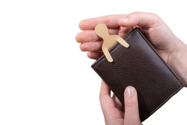 Beyaz arkaplanda izole edilmiş kağıttan kesilmiş insan şekli.