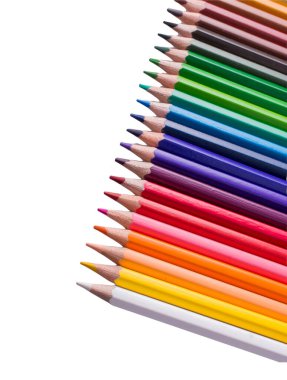 Sanatsal yaratıcılık çizimi için birçok farklı renkli izole kalem aracı.