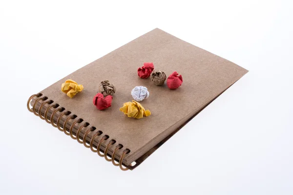 Morzsolt papír notebook — Stock Fotó