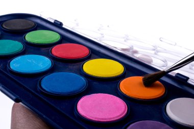 suluboya boya seti ve fırça