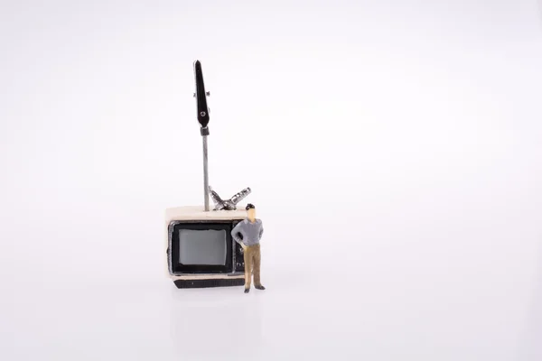 电视设置和模型的男人 — 图库照片