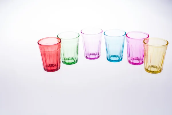 Copo colorido para beber na mão — Fotografia de Stock