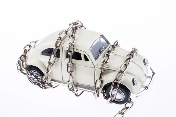Beyaz araba Zincirli 