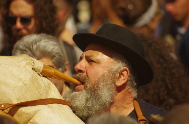 Cocullo, Abruzzo Gayda çalan adam