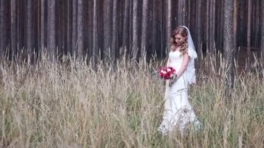 Zarif genç kız gelinlik.