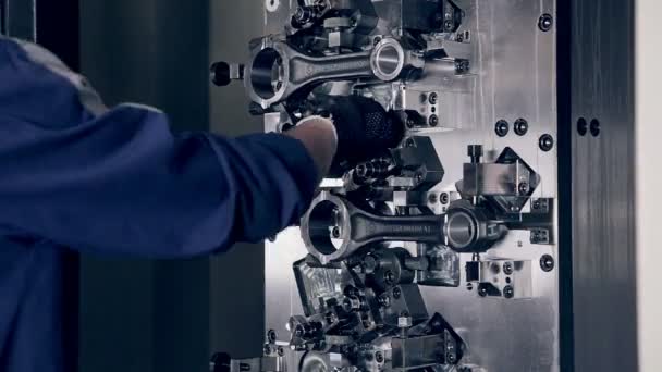 Travailleur srt up tournage fraisage machine CNC .