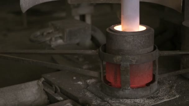 Smeltende metall op metallurgie fabriek. — Stockvideo