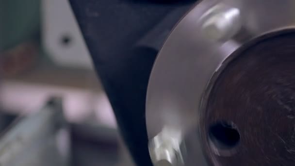 Mouvement d'engrenage : cercle en acier avec mouvement .