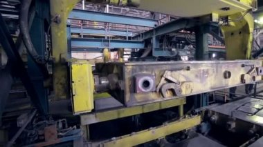 Robot araba parçaları Fabrikası'nda yapma. Otomotiv metal döküm.