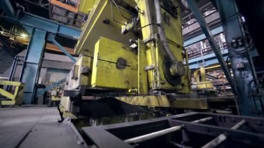 Robot araba parçaları Fabrikası'nda yapma. Otomotiv metal döküm.