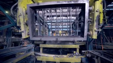 Robot araba parçaları Fabrikası'nda yapma. Otomotiv metal döküm.