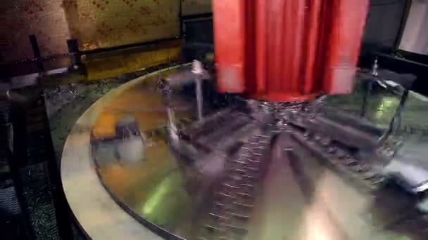 Moderne CNC-Maschine zur Metallbearbeitung. — Stockvideo