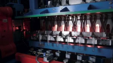 Otomatik makine üreten şişeleri ve ampul, şişe ilaç-kimya sanayî için.