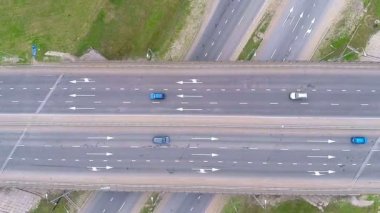 Bir otoban, Otoban, otoyol hava görünümünü. HD.