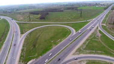 Bir otoban, Otoban, otoyol hava görünümünü. HD.