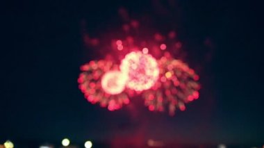 Birden fazla havai fişek. 4 Temmuz, yeni yıl kutlama.