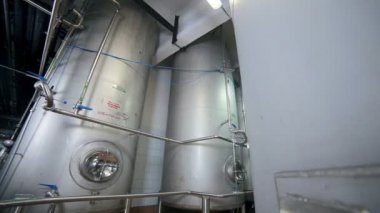 Depolar, tank, konteyner, rezervuar.