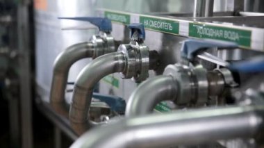 Boru sistemi, boru hatları ile Subaplar, modern tesisi, fabrika kapalı Vinçler.