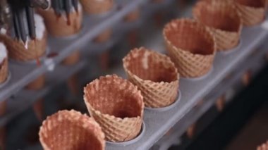 Dondurma otomatik üretim hattı.