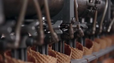 Dondurma otomatik üretim hattı.