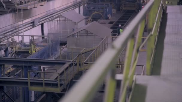 Moderne fabriek in een zware industriële fabriek. — Stockvideo