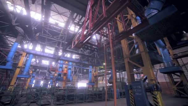 Moderne fabriek in een zware industriële fabriek. — Stockvideo