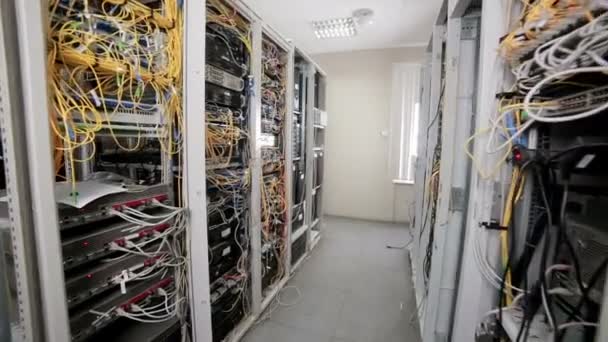 Supercomputer with cables, connections and lamps. — Stock Video