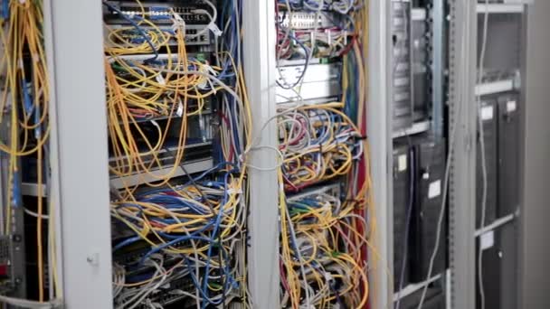 Superordenador con cables, conexiones y lámparas . — Vídeos de Stock