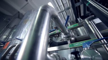 Boru hattı taşıtlar. Petrol, doğal gaz veya su kaydırıcı ateş gibi mal taşıma en yaygın yolu.