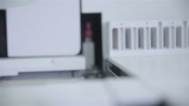 modern tıbbi cihazlar bio malzemelerin analizi yapar.