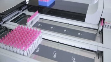 modern tıbbi cihazlar bio malzemelerin analizi yapar.