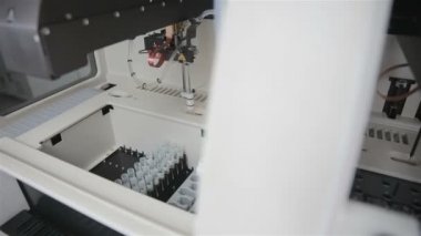 Modern parlak bilimsel, tıbbi laboratuvar test tüpleri.
