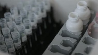 Modern parlak bilimsel, tıbbi laboratuvar test tüpleri.