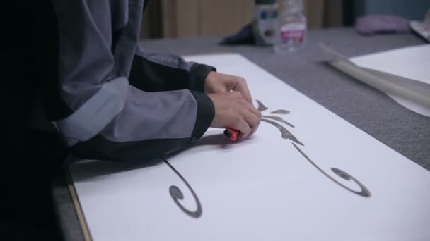 Worker decorating window glass on his workshop. — Stock Video