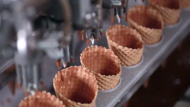 Otomatik dondurma üretim hattı.