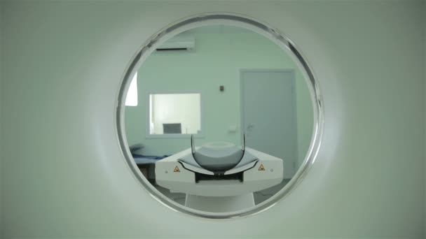 Деталь компьютеризированной томографии КТ МРТ сканер машины . — стоковое видео