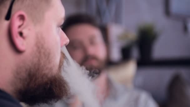 Two men smoking electronic smoking electronic cigarette. Smoke, fume. — Stock Video